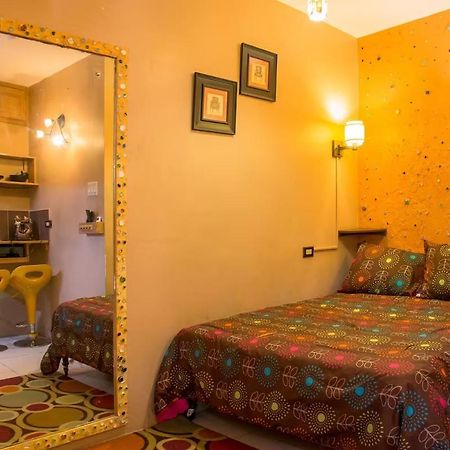 One32 Guesthouse Bejeweled Кингстън Екстериор снимка