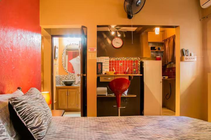 One32 Guesthouse Bejeweled Кингстън Екстериор снимка